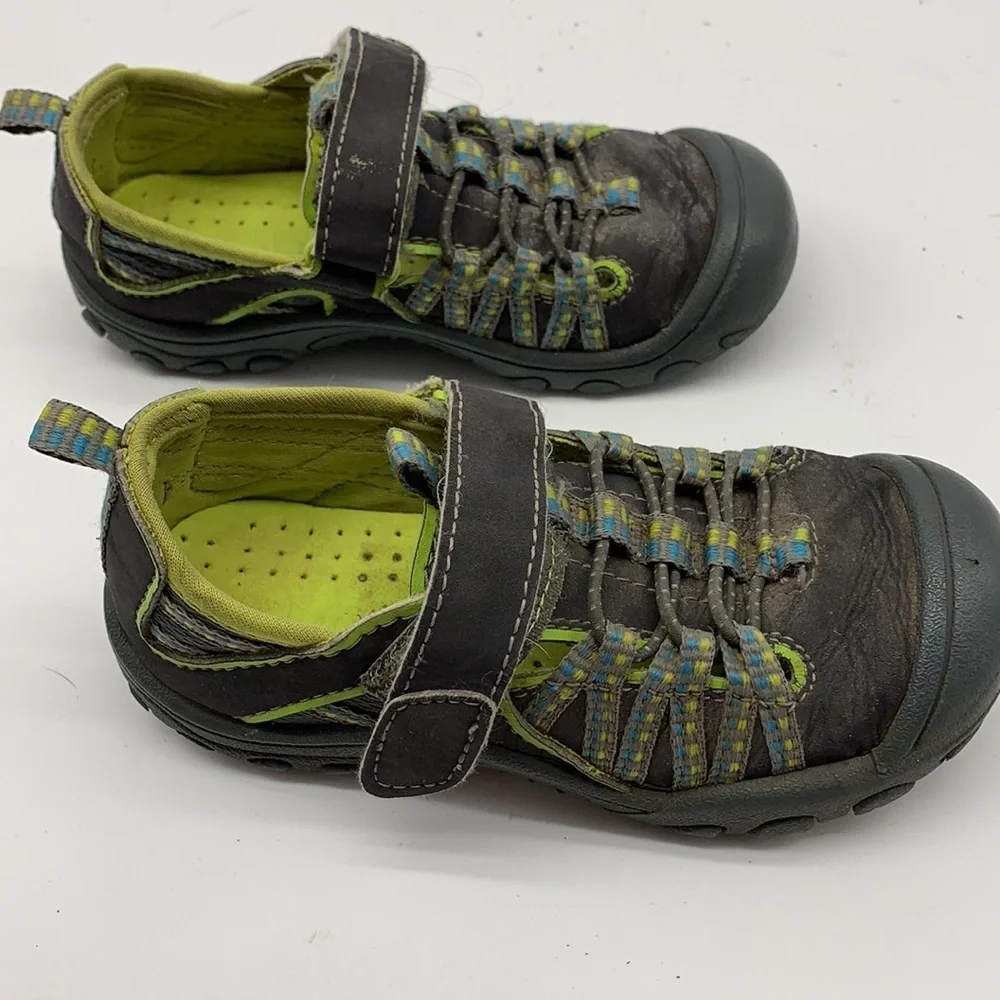 Smart Fit Boy's Gray and Green Sandals size 9.5
